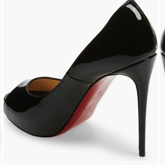 Christian Louboutin's iconic red sole. Head turning Black heels - Picture 4 of 11